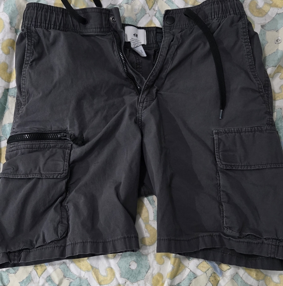 H&M Gray Cargo Shorts with Relaxed Fit